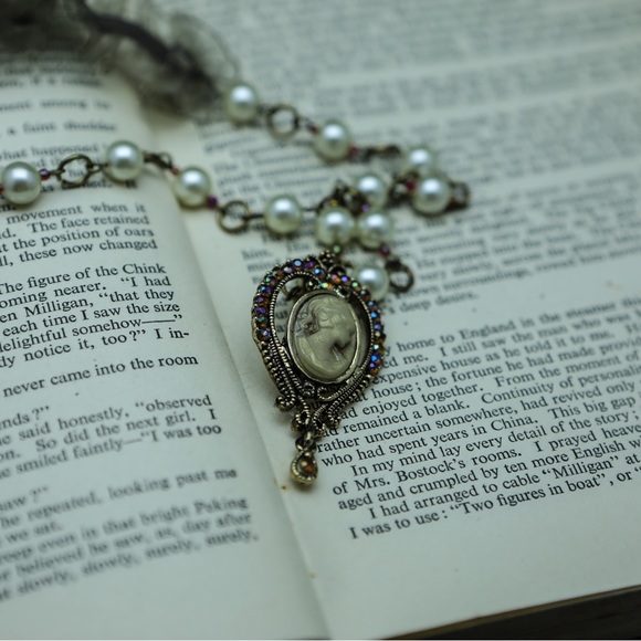 Upcycled Cameo necklace. - Picture 3 of 8